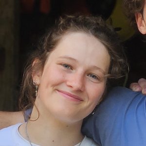 <b>Adèle Bebel</b> Guide, admin / marketing avec humour douteux