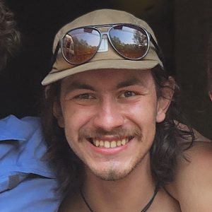 <b>Arthur Excalibur</b> Guide, kayaker, raconteur qui n'a jamais couper ses cheveux ni sa moustache